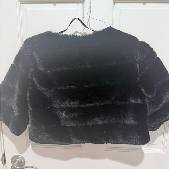 White House Black Market Elegant Black Faux Fur Shrug/ Jacket, Size S, NWT - Picture 4 of 8